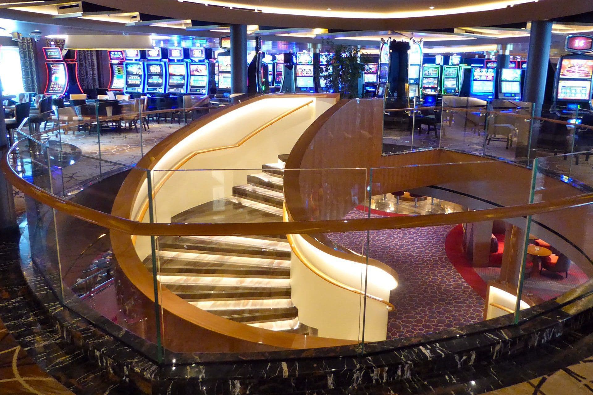 koningsdam-casino-stairs