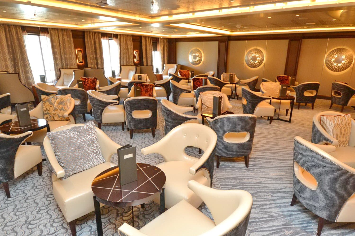 Seven Seas Explorer-Meridian Lounge